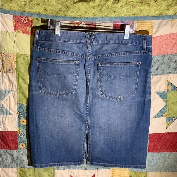 Above-the-knee denim skirt - Picture 3 of 3